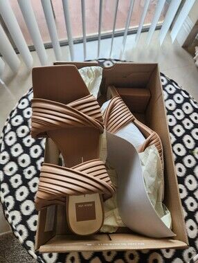Dolce Vita Women’s Tan Strappy Block Heel Sandals
